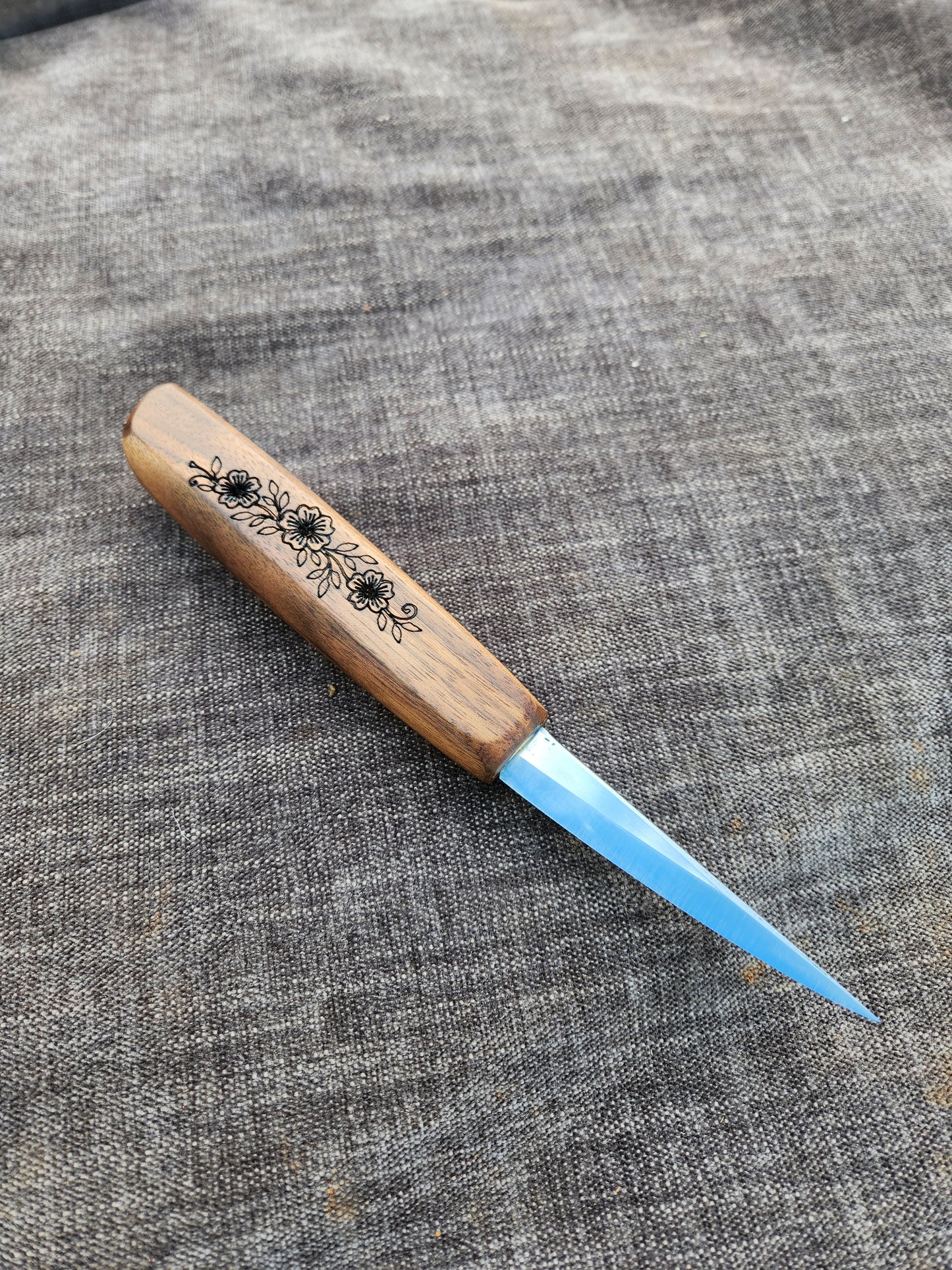 "Valkyrie" 85mm Traditional Sloyd - American Walnut - Floral Design