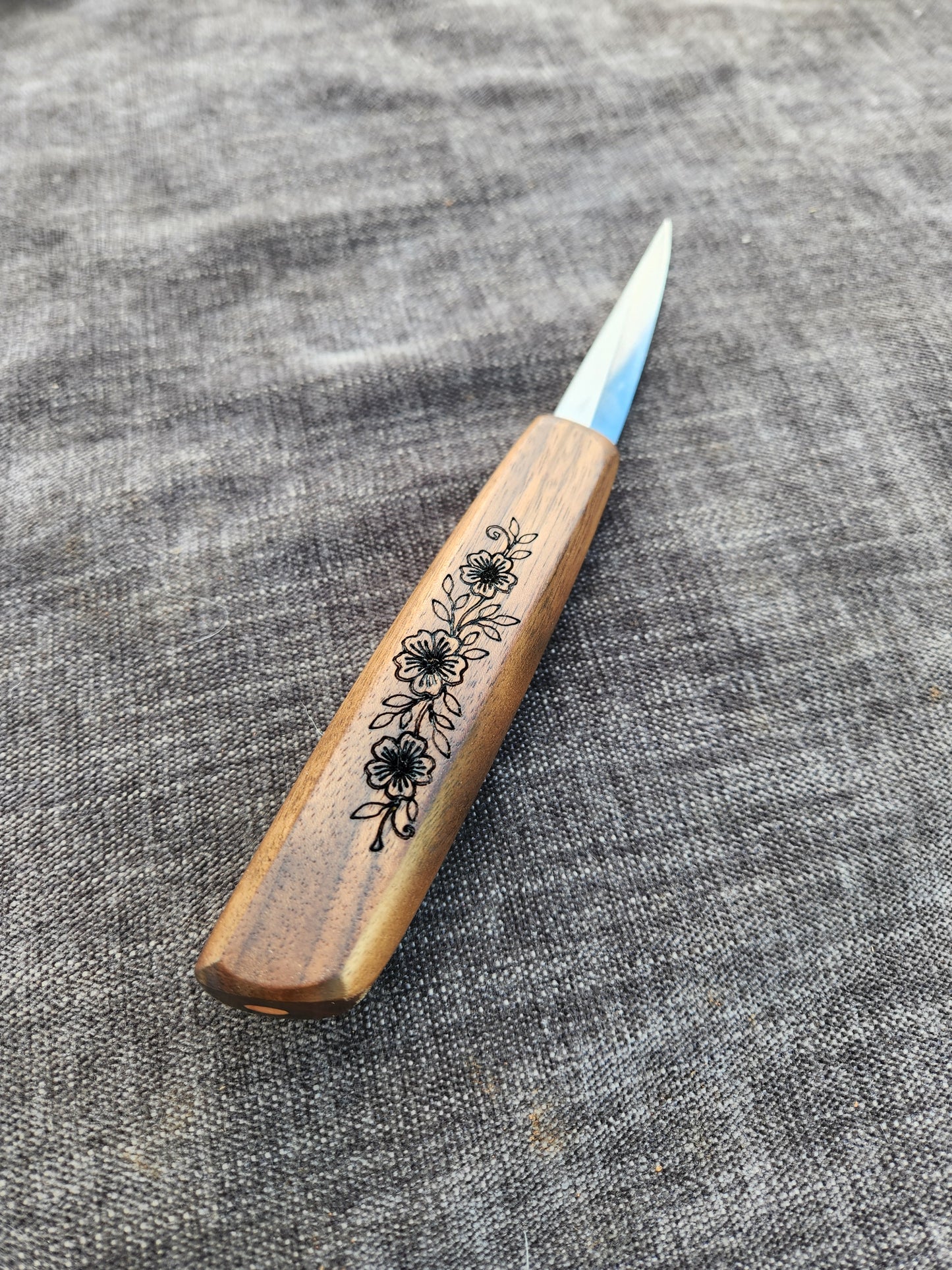"Valkyrie" 85mm Traditional Sloyd - American Walnut - Floral Design